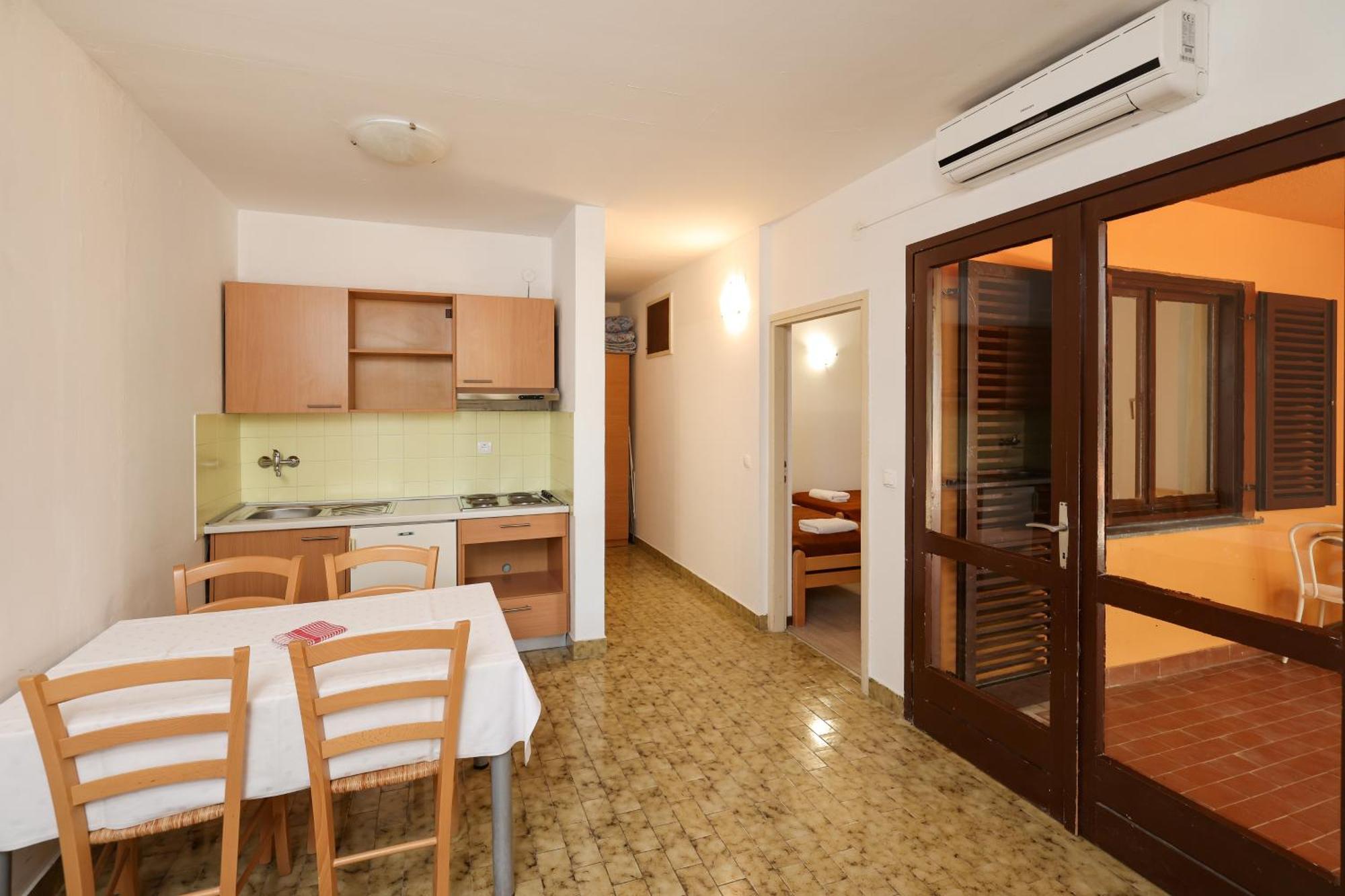 Apartments Medena Budget Trogir Bagian luar foto