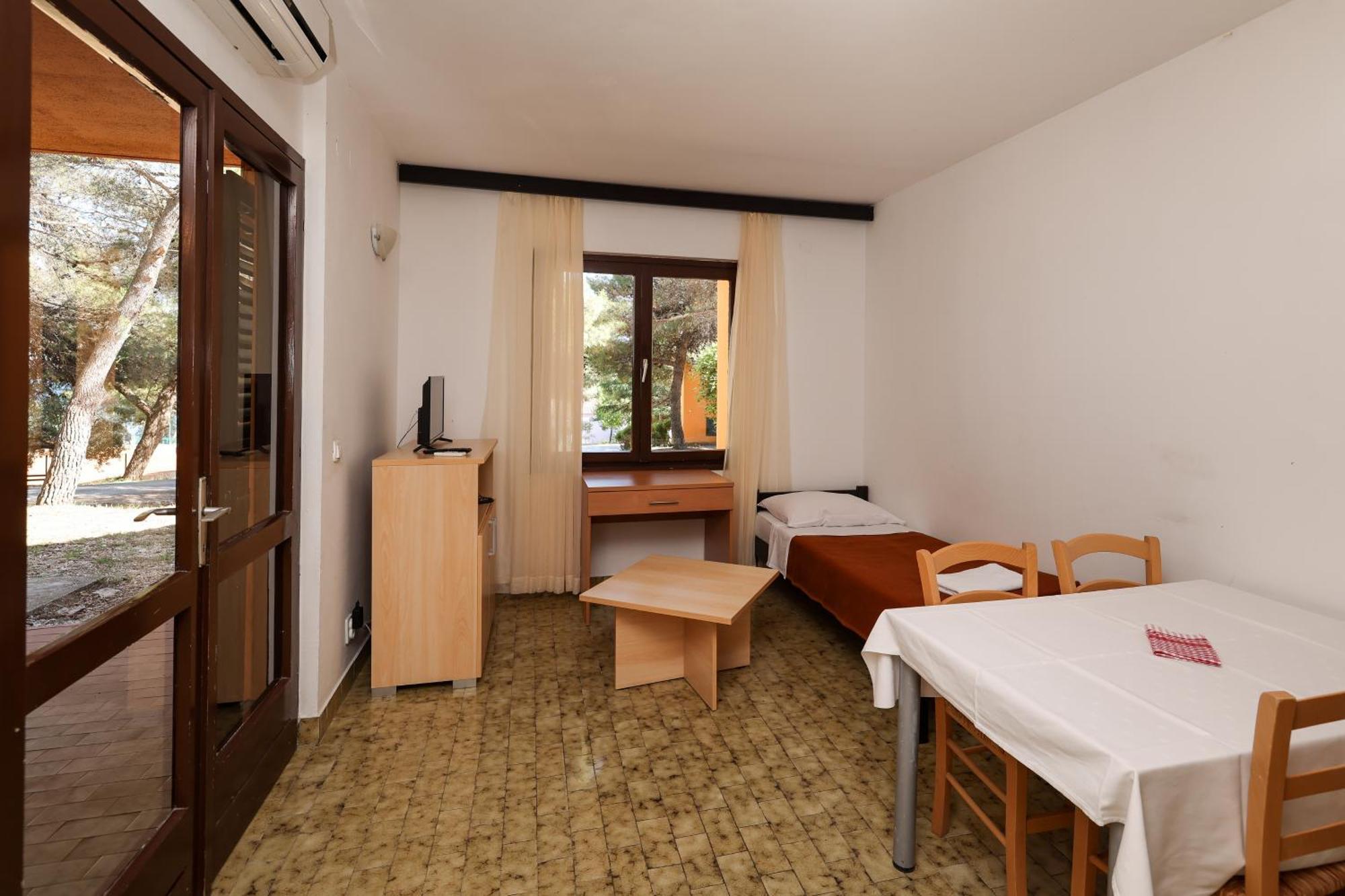 Apartments Medena Budget Trogir Bagian luar foto