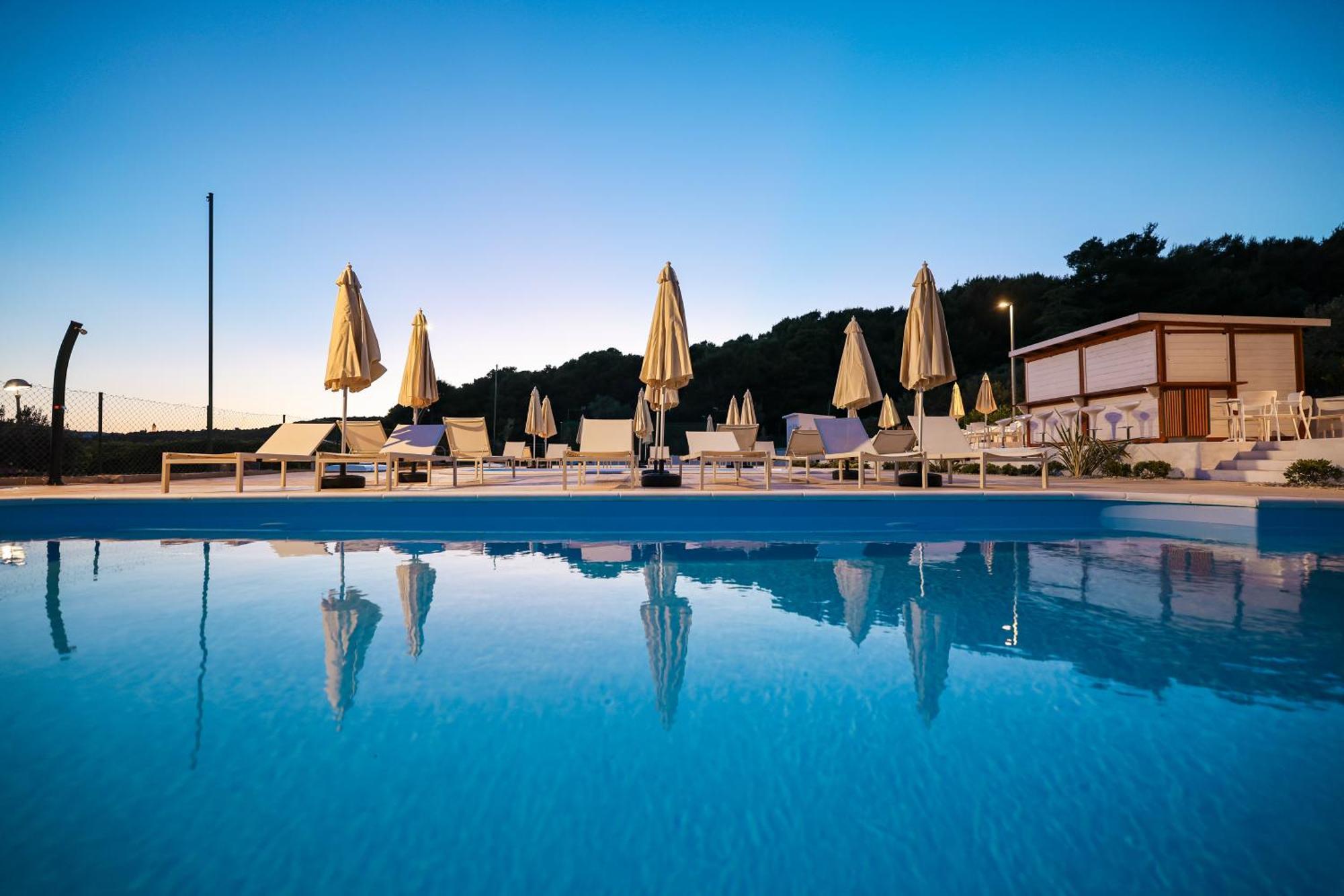 Apartments Medena Budget Trogir Bagian luar foto
