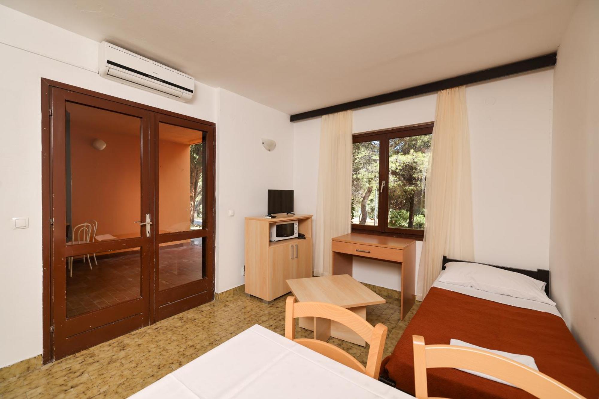 Apartments Medena Budget Trogir Bagian luar foto