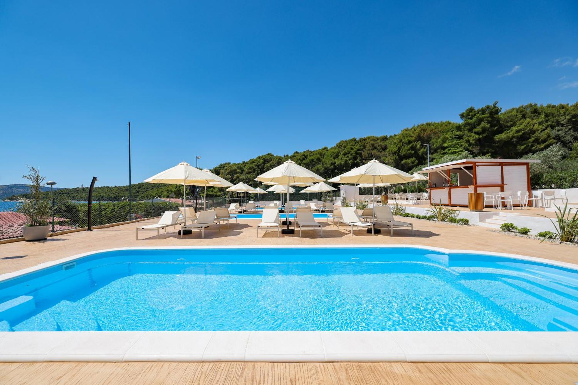 Apartments Medena Budget Trogir Bagian luar foto