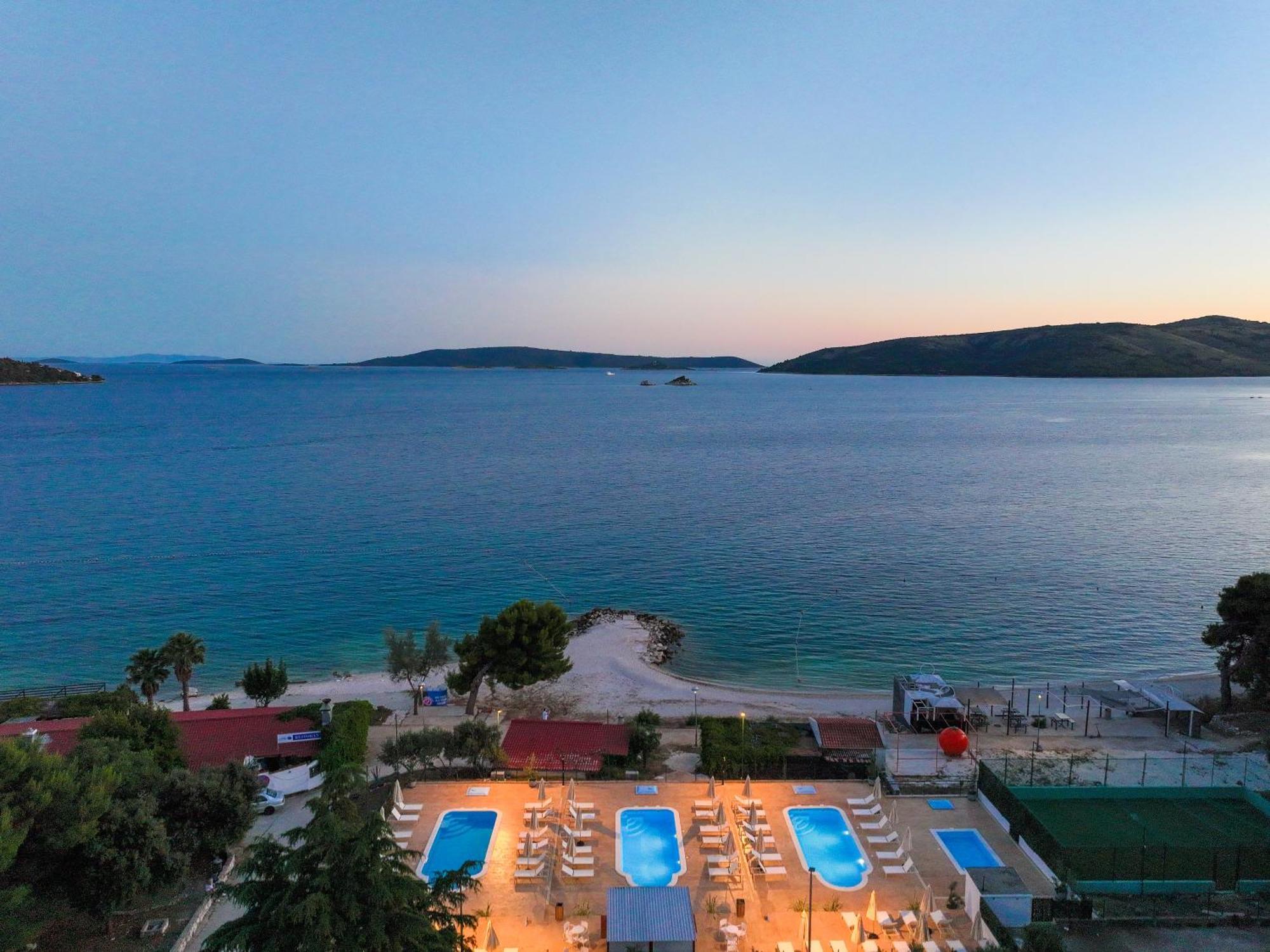 Apartments Medena Budget Trogir Bagian luar foto