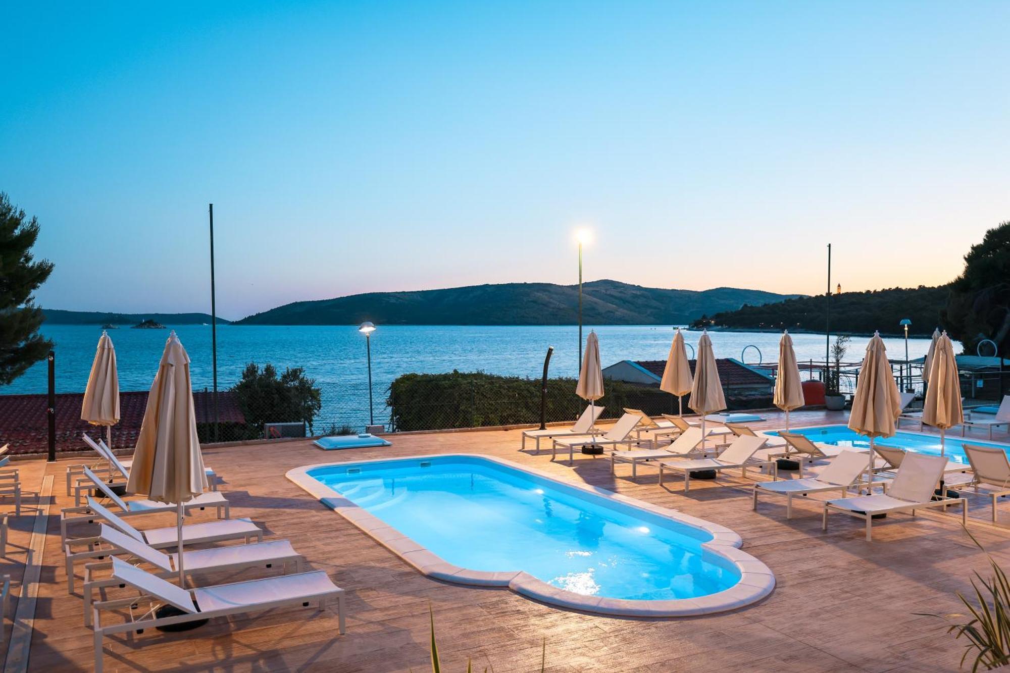 Apartments Medena Budget Trogir Bagian luar foto