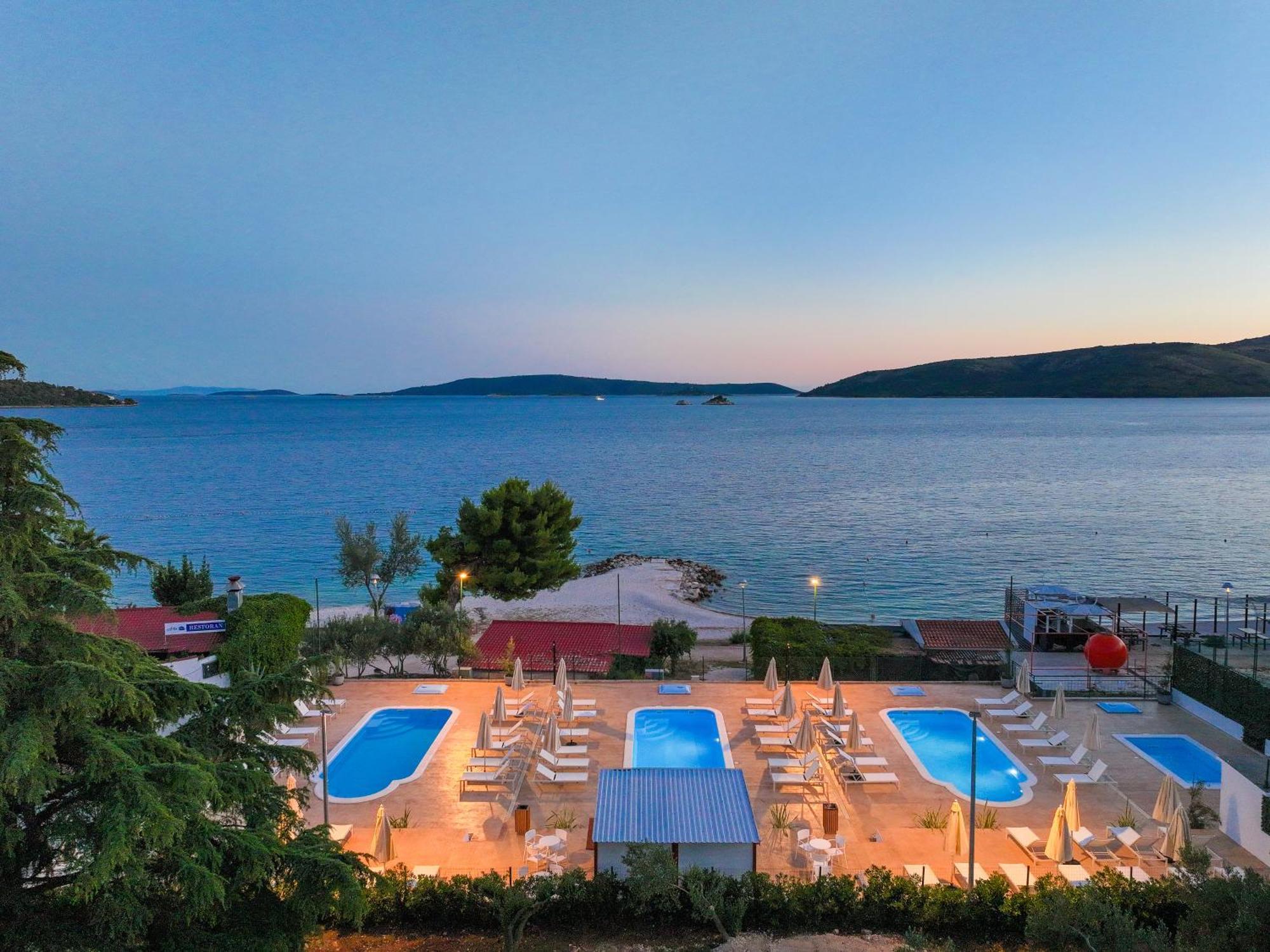 Apartments Medena Budget Trogir Bagian luar foto